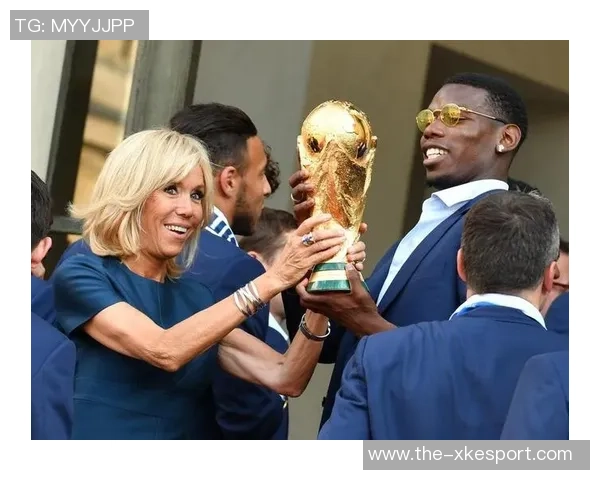 博格巴携妻子共同推出个人服装品牌PogbaMDXCIII引发关注